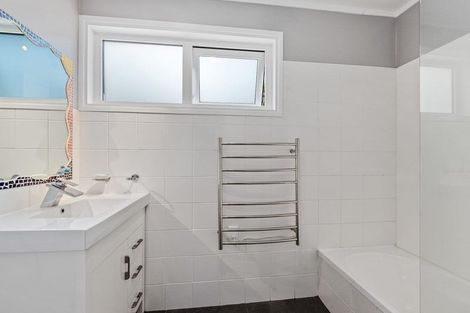 Photo of property in 9 Glenwood Avenue, Birkenhead, Auckland, 0626