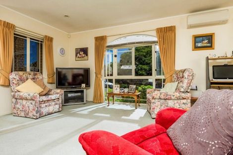 Photo of property in 11 William Souter Street, Forrest Hill, Auckland, 0620