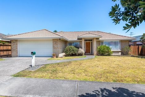 Photo of property in 13 Maghera Drive, East Tamaki Heights, Auckland, 2016