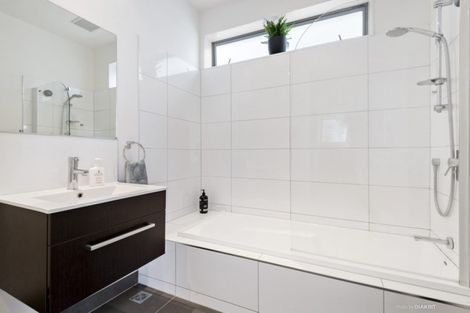 Photo of property in 77 Tiketike Way, Brooklyn, Wellington, 6021