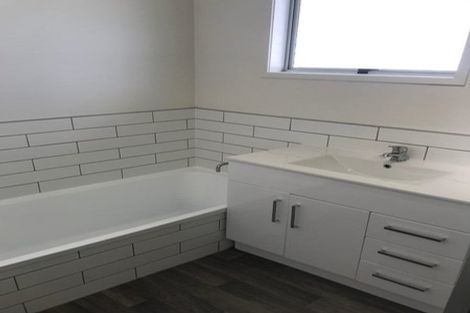 Photo of property in 119 Lynn Road, Bayview, Auckland, 0629