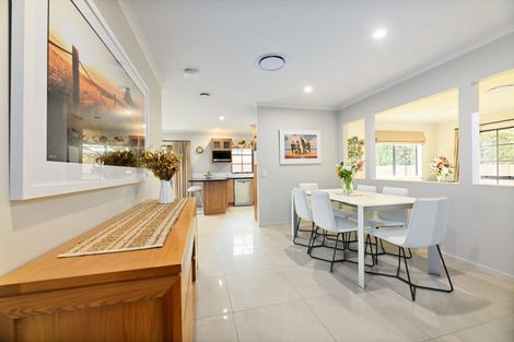 Photo of property in 15 Graven Court, Henderson, Auckland, 0612