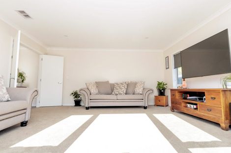 Photo of property in 33 Rochdale Drive, Churton Park, Wellington, 6037