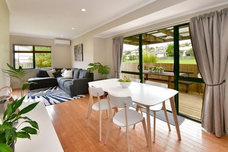 Photo of property in 1/12 Knott Road, Stanmore Bay, Whangaparaoa, 0932