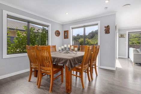 Photo of property in 10 Tararua Close, Aotea, Porirua, 5024