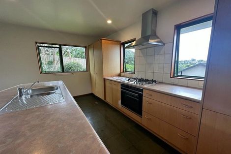 Photo of property in 15 Rosebay Rise, Henderson, Auckland, 0610