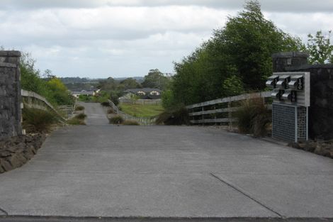 Photo of property in 192 Oraha Road, Kumeu, 0892