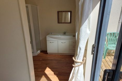 Photo of property in 2 Stella Grove, Newlands, Wellington, 6037