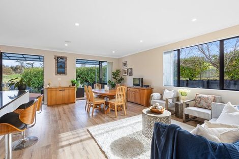 Photo of property in 39 Syd Grant Crescent, Orewa, 0931