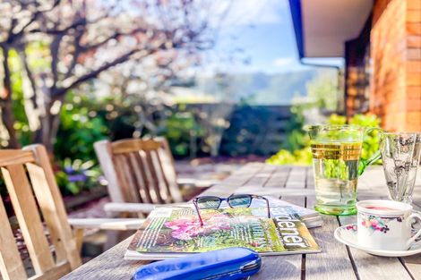 Photo of property in 1 Manu Grove, Waikanae, 5036