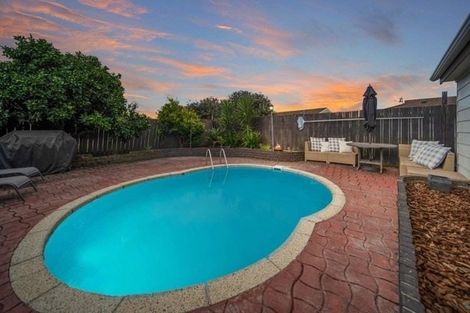 Photo of property in 424 Roscommon Road, Clendon Park, Auckland, 2103