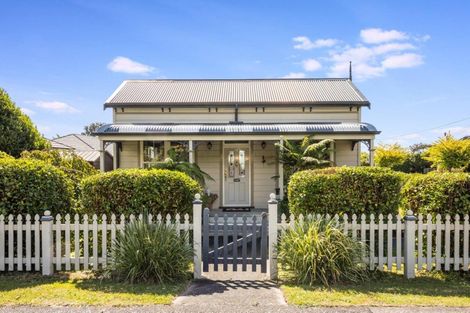 Photo of property in 2 Martin Street, Waikanae, 5036