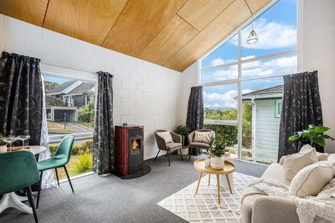 Photo of property in 10a Penryn Drive, Camborne, Porirua, 5026