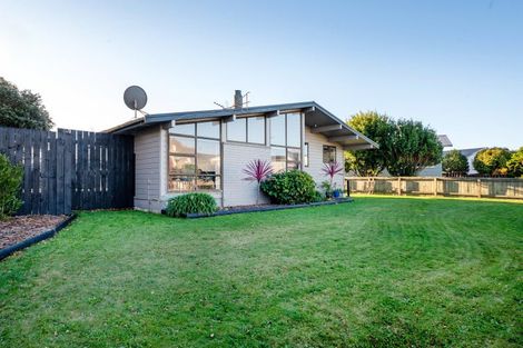 Photo of property in 11 Browning Crescent, Owhata, Rotorua, 3010