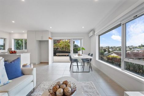 Photo of property in 1/28a Ravenwood Drive, Forrest Hill, Auckland, 0620