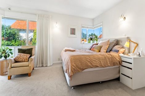 Photo of property in 1/1a Clifton Road, Hauraki, Auckland, 0622