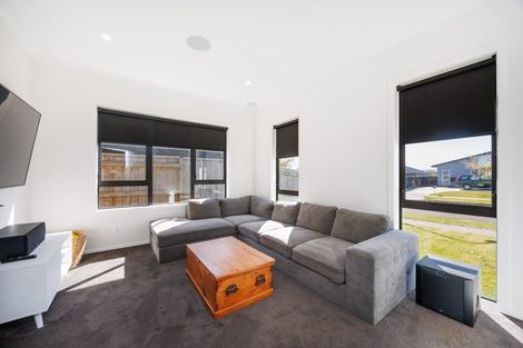 Photo of property in 29 Sardinia Grove, Fitzherbert, Palmerston North, 4410