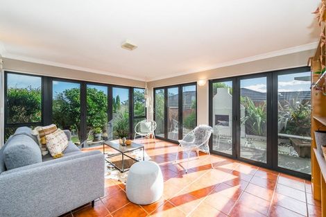 Photo of property in 32 Quadrant Heights, Paraparaumu, 5032