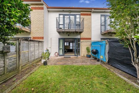 Photo of property in Tuscany Way, 20/3 Ambrico Place, New Lynn, Auckland, 0600