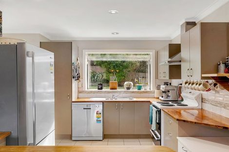 Photo of property in 46 Kiwi Crescent, Tawa, Wellington, 5028