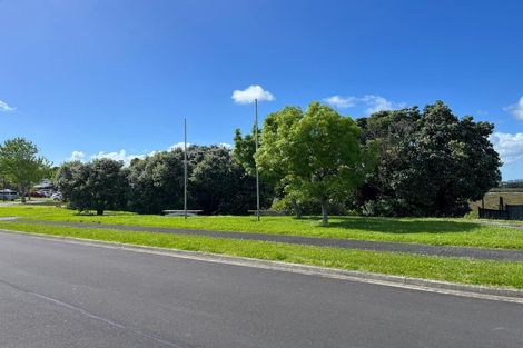 Photo of property in 13 Sandwick Drive, Weymouth, Auckland, 2103
