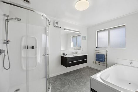 Photo of property in 24 Sunninghurst Drive, Fairfield, Dunedin, 9018