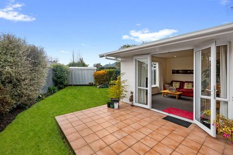 Photo of property in 73 Greendale Avenue, Avonhead, Christchurch, 8042