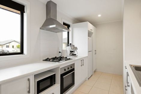 Photo of property in 8 Manawaroa Close, Grandview Heights, Hamilton, 3200