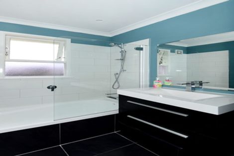 Photo of property in 22 Hatherlow Street, Glenfield, Auckland, 0629