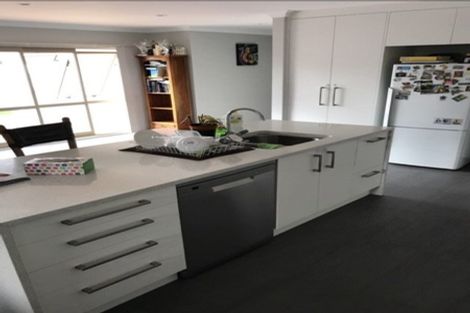 Photo of property in 37 Riverglade Parkway, Te Atatu South, Auckland, 0610