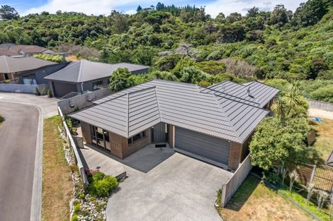 Photo of property in 14 Tararua Close, Aotea, Porirua, 5024