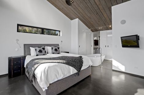 Photo of property in 52 Orford Drive, Jacks Point, Queenstown, 9371