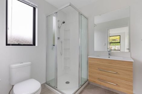 Photo of property in 17 Tokai Place, Glen Eden, 0602