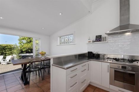 Photo of property in 1/86 Birkenhead Avenue, Birkenhead, Auckland, 0626