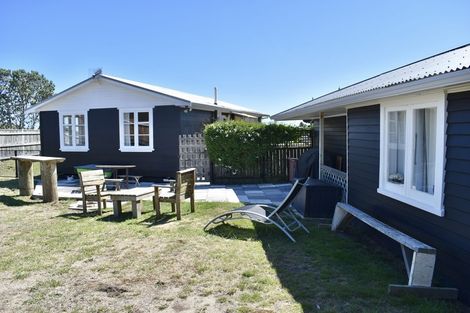 Photo of property in 60 Sarah Street, Waikawa Beach, Manakau, 5573