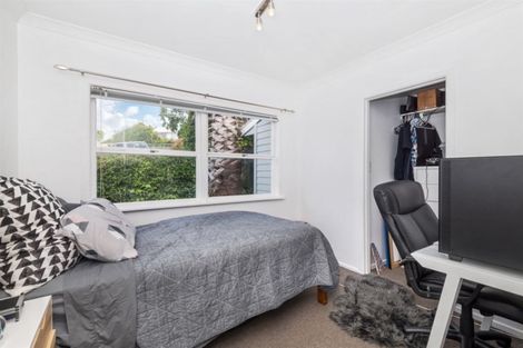Photo of property in 11 Mayall Avenue, Beach Haven, Auckland, 0626