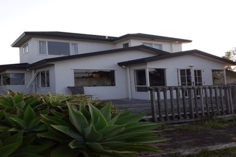 Photo of property in 5 Tyrico Close, Unsworth Heights, Auckland, 0632