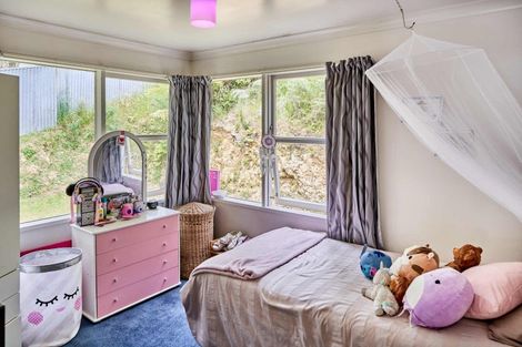 Photo of property in 19 Holmes Grove, Naenae, Lower Hutt, 5011