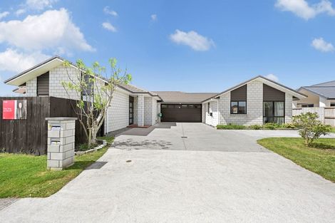 Photo of property in 33 Sirius Crescent, Rototuna North, Hamilton, 3210