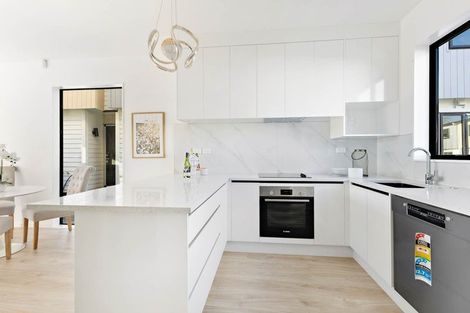 Photo of property in 101 Botany Road, Botany Downs, Auckland, 2010