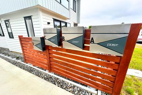 Photo of property in 23c Athena Drive, Totara Vale, Auckland, 0629