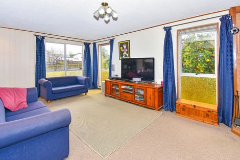 Photo of property in 8 Becker Drive, Weymouth, Auckland, 2103