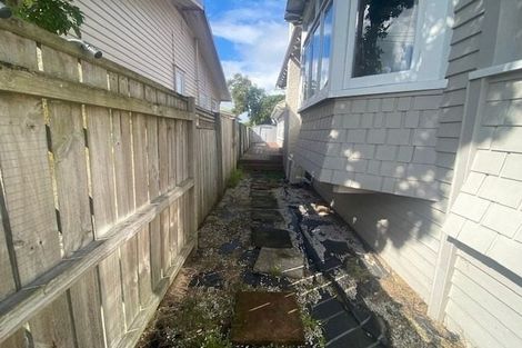 Photo of property in 118a Hutchinson Avenue, New Lynn, Auckland, 0600