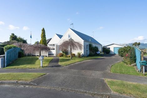 Photo of property in 10 Aitchison Place, Levin, 5510