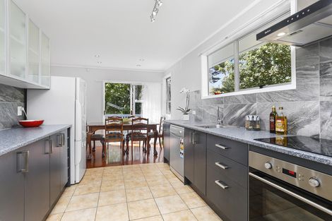 Photo of property in 16 Onedin Place, Titirangi, Auckland, 0604