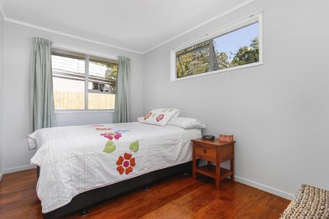 Photo of property in 16 Onedin Place, Titirangi, Auckland, 0604