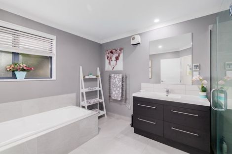 Photo of property in 24 Foresters Crescent, Parklands, Christchurch, 8083