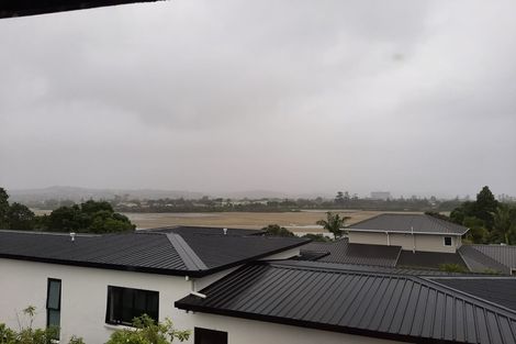 Photo of property in 28 Pohutukawa Avenue, Red Beach, 0932