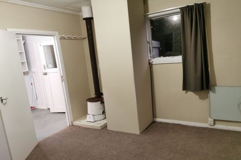 Photo of property in 88 Newlands Road, Newlands, Wellington, 6037