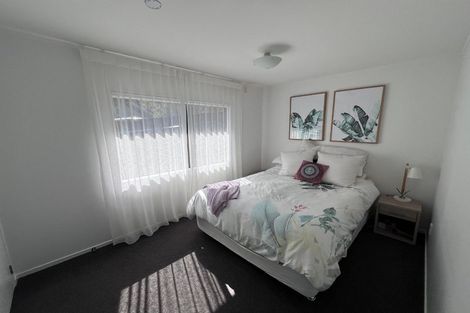 Photo of property in 14 Royalty Rise, Red Beach, 0932